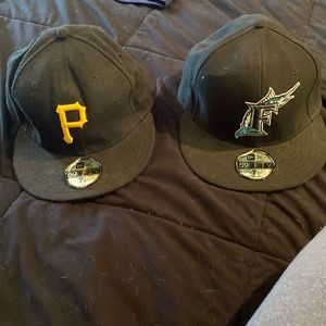2 Fitted MLB baseball caps